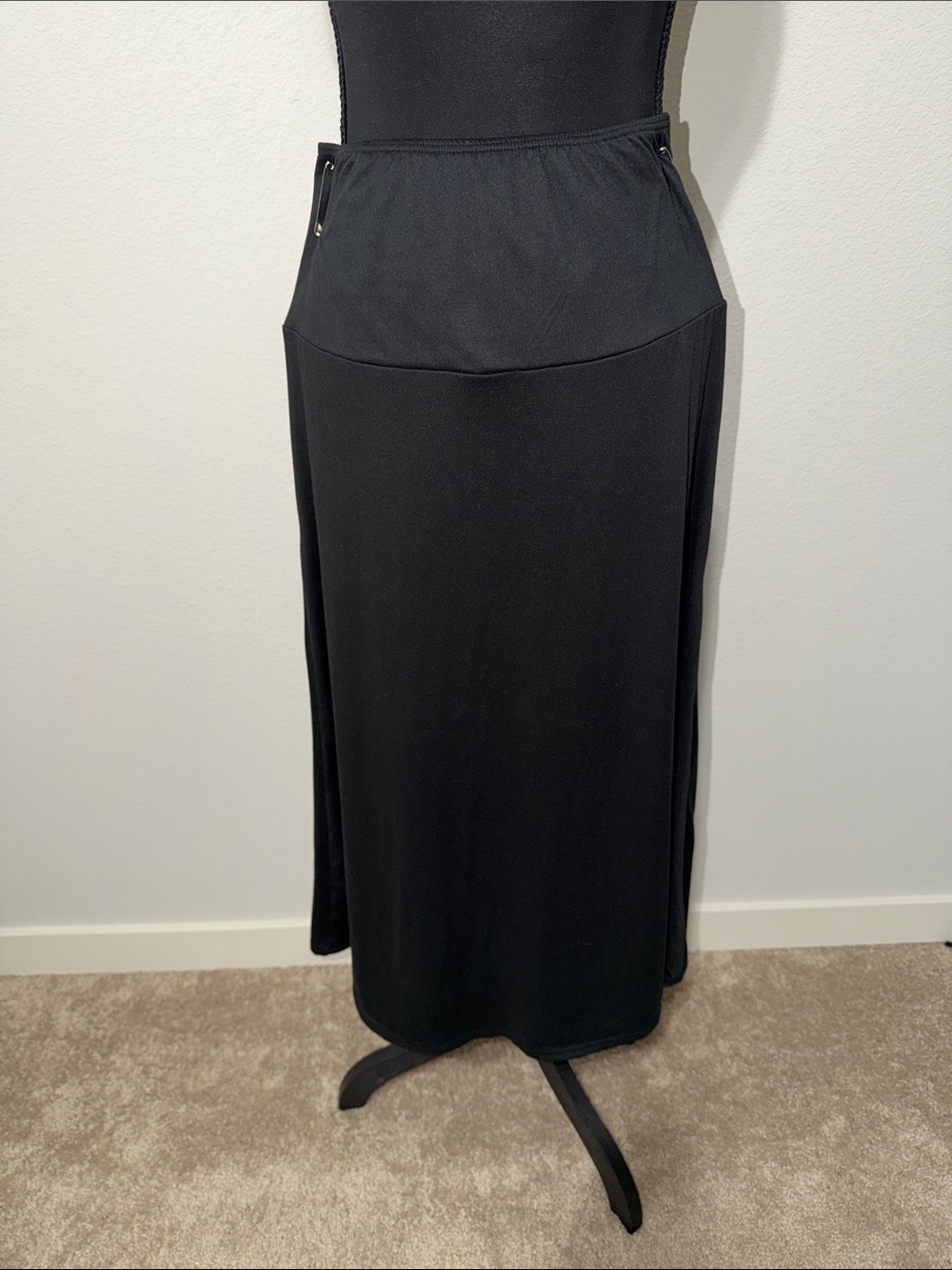 NWT 25/Seven7 Black Maxi Skirt with Slim Silhouette H1